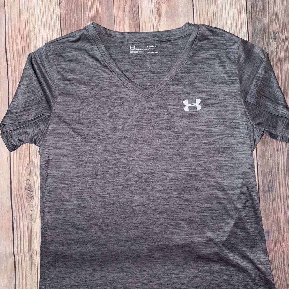 Women’s Under Armour Loose Fit Heatgear V Neck Short Sleeve Large Grey Shirt